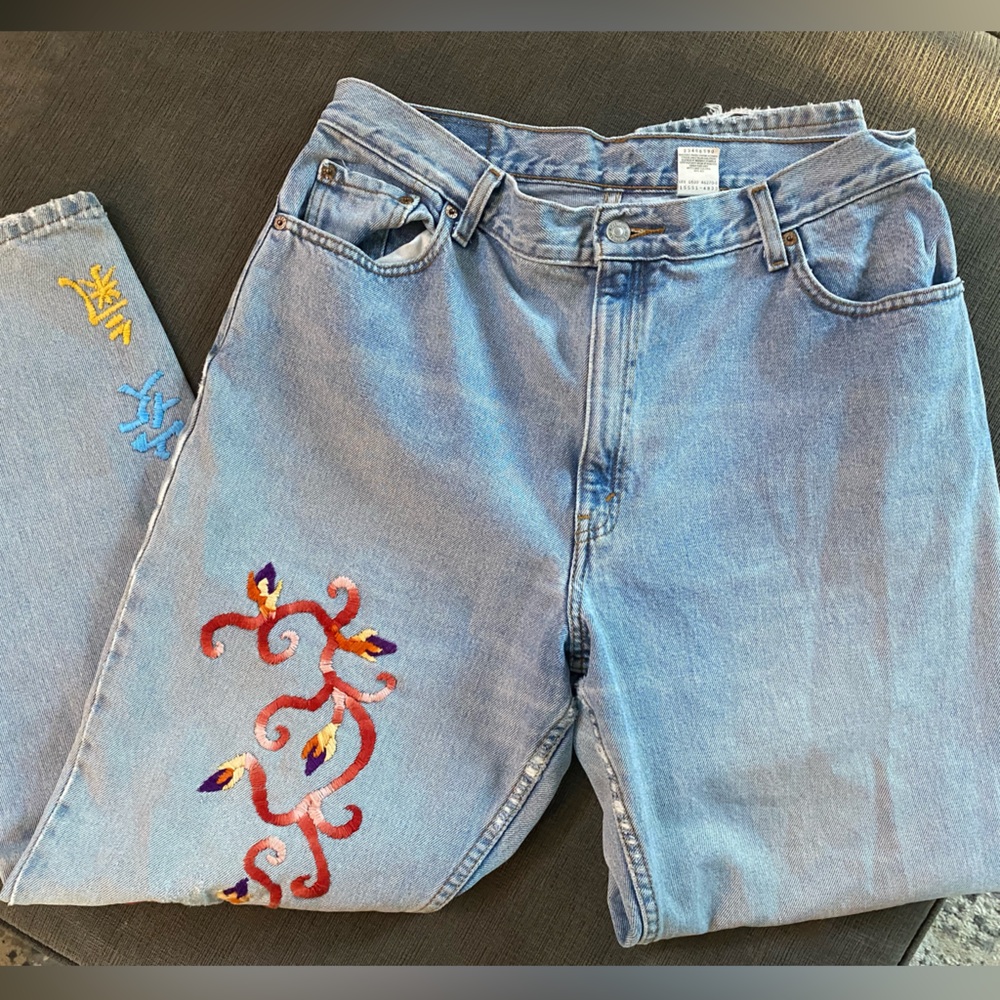 Vintage Levi’s 550 with embroidery size 16 Mis